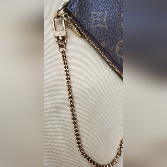 Louis Vuitton Mini Pochette Accessoires - Picture 8 of 16